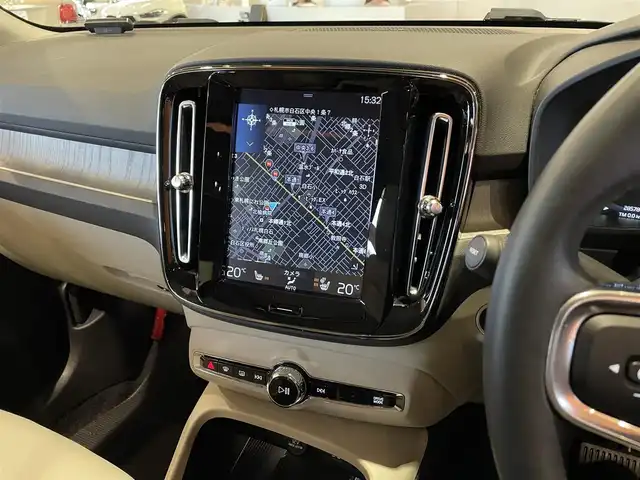ボルボ ＸＣ４０ T4 AWD インスクリプション 道央・札幌 2020(令2)年 2.9万km クリスタルホワイトP クリスタルホワイトパール/電動パノラマガラスサンルーフ/インテリセーフ/　・CitySafety/　・ACC/　・LKA/　・BLIS/　・LCMA/　・CTA/　・360°カメラ/　・パークアシストパイロット/純正HDDナビ/フルセグTV/USB/Bluetooth/harman/kardonサラウンド/本革シート/シートヒーター