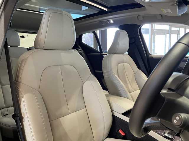 ボルボ ＸＣ４０ T4 AWD インスクリプション 道央・札幌 2020(令2)年 2.9万km クリスタルホワイトP クリスタルホワイトパール/電動パノラマガラスサンルーフ/インテリセーフ/　・CitySafety/　・ACC/　・LKA/　・BLIS/　・LCMA/　・CTA/　・360°カメラ/　・パークアシストパイロット/純正HDDナビ/フルセグTV/USB/Bluetooth/harman/kardonサラウンド/本革シート/シートヒーター