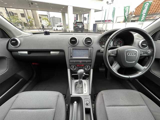 アウディ Ａ３ スポーツバック 1．4 TFSI 岡山県 2008(平20)年 7.2万km ファントムブラックパールエフェクト 登録時走行距離71774キロ/純正HDDナビ/AM/FM/TV/BT/CD/SD/横滑り防止装置/オートライト/純正16インチAW/スマートキー/HIDヘッドライト/ドライブレコーダー/ETC