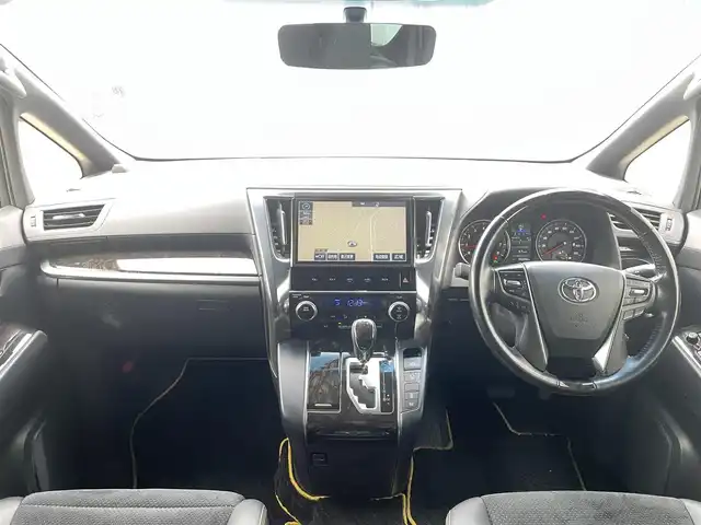 トヨタ ヴェルファイア Z Aエディション 佐賀県 2016(平28)年 6.7万km 白 レーダークルーズコントロール/クリアランスソナー/衝突被害軽減ブレーキ/純正９インチメモリナビ/フルセグTV　CD　DVD　SD　BT/バックカメラ/後席用フリップダウンモニター/ビルトインETC2.0/両側パワースライドドア/パワーバックドア/電子パーキングブレーキ/ブレーキホールド機能/キャプテンシート/オットマン/ISOFIX/ステアリングリモコン/純正18インチアルミホイール/純正LEDヘッドライト/フォグライト/ウィンカーミラー/ドアバイザ―/プッシュスタート/スマートキー