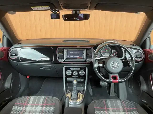 フォルクスワーゲン ザ・ビートル ハッシュタグピンクビートル 愛知県 2016(平28)年 4.9万km ピンク スマートエントリー /プッシュスタート /純正ナビ /バックカメラ/フルセグTV /Bluetooth /リアスポイラー /HIDヘッドライト　/ＭＴモード付ＡＴ　/クルーズコントロール　/ＥＴＣ/ドラレコ/スマートキー