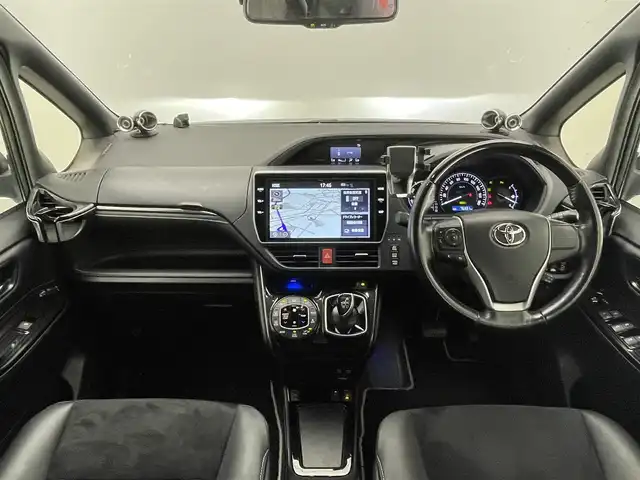 トヨタ エスクァイア ハイブリッド Gi プレミアムパッケージ ブラックテーラード 愛知県 2020(令2)年 7.6万km ブラック 純正１０型ナビ　純正１２．１型後席モニター　純正エアロ　ナビ連動前後ドラレコ　ハーフレザー　シートヒーター　ＡＣ１００Ｖ電源　バックカメラ　セーフティセンス　衝突軽減　ＬＥＤオートライト　コーナーセンサー　禁煙車