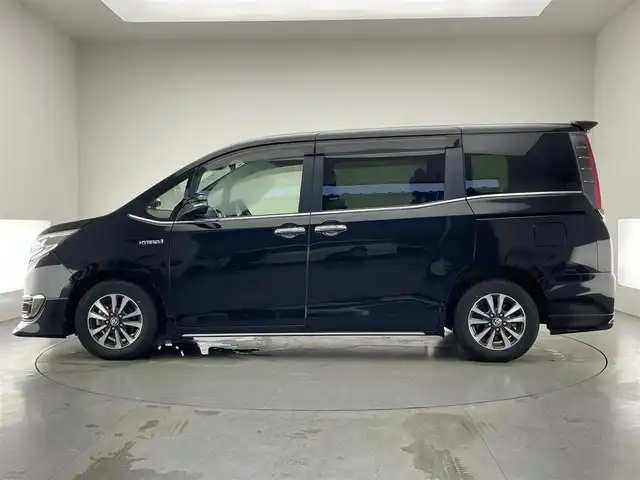トヨタ エスクァイア ハイブリッド Gi プレミアムパッケージ ブラックテーラード 愛知県 2020(令2)年 7.6万km ブラック 純正１０型ナビ　純正１２．１型後席モニター　純正エアロ　ナビ連動前後ドラレコ　ハーフレザー　シートヒーター　ＡＣ１００Ｖ電源　バックカメラ　セーフティセンス　衝突軽減　ＬＥＤオートライト　コーナーセンサー　禁煙車