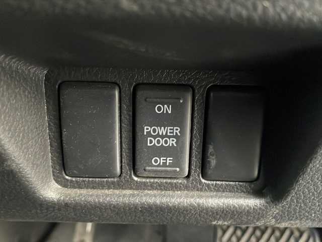 日産 セレナ ハイウェイS S HV Aセーフ 愛知県 2014(平26)年 6.6万km ブリリアントホワイトパール 純正ＳＤナビＴＶ　CD/DVD/Bluetooth/両側パワースライドドア　/フリップダウンモニター　/アラウンドビューモニター　/前後コーナーセンサー　/クルーズコントロール　/純正ホイール　/純正フロアマット　/シートバックテーブル/衝突被害軽減システム/レーンキープアシスト/ETC