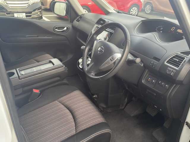 日産 セレナ ハイウェイS S HV Aセーフ 愛知県 2014(平26)年 6.6万km ブリリアントホワイトパール 純正ＳＤナビＴＶ　CD/DVD/Bluetooth/両側パワースライドドア　/フリップダウンモニター　/アラウンドビューモニター　/前後コーナーセンサー　/クルーズコントロール　/純正ホイール　/純正フロアマット　/シートバックテーブル/衝突被害軽減システム/レーンキープアシスト/ETC