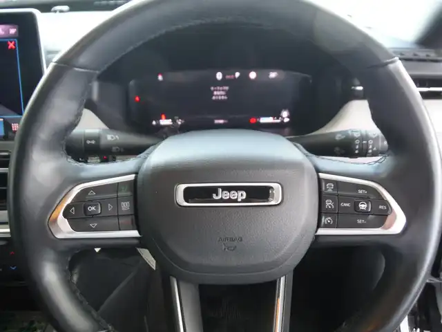 クライスラー・ジープ ジープ コンパス リミテッド 東京都 2023(令5)年 3.3万km 白 ワンオーナー車/保証書・取説あり/純正ナビ・TV・BLUETOOTH/　USB・DVDプレーヤー/　2.0ETC・全方位カメラ/　ALPINEプレミアムサウンド/ドライブレコーダー前後/黒レザーシート/　前席パワーシート・シートヒーター/ステアリングヒーター/アダプティブクルーズコントロール/　ブラインドスポット/　クリアランスソナー/　レーンキープアシスト/パワーバックドア/ミラーヒーター/LEDヘッドライト/後席USB・ACコンセント/スマートキー×2個