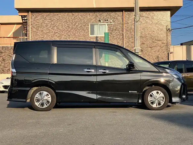 日産 セレナ e－パワー ハイウェイスター V 茨城県 2020(令2)年 5.5万km ダイヤモンドブラック エンジンスタートボタン/ワンオーナー/パワーステアリング/パワーウィンドウ/アイドリングストップ/スマートキー/Wオートエアコン/クルーズコントロール/純正後席用モニター/USB入力端子/ETC/全方位カメラ/純正ナビ（CD/DVD/BT/フルセグ）/三列シート/純正ドライブレコーダー/ウォークスルー/フロアマット/両側パワースライドドア/純正アルミホイール/ABS/横滑り防止装置/コーナーセンサー前後/オートライト/LEDヘッドライト/W＋サイドエアバック/衝突軽減システム/BSM