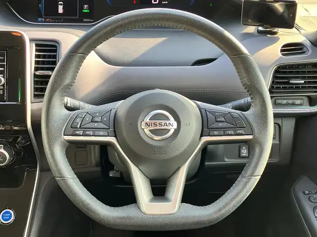 日産 セレナ e－パワー ハイウェイスター V 茨城県 2020(令2)年 5.5万km ダイヤモンドブラック エンジンスタートボタン/ワンオーナー/パワーステアリング/パワーウィンドウ/アイドリングストップ/スマートキー/Wオートエアコン/クルーズコントロール/純正後席用モニター/USB入力端子/ETC/全方位カメラ/純正ナビ（CD/DVD/BT/フルセグ）/三列シート/純正ドライブレコーダー/ウォークスルー/フロアマット/両側パワースライドドア/純正アルミホイール/ABS/横滑り防止装置/コーナーセンサー前後/オートライト/LEDヘッドライト/W＋サイドエアバック/衝突軽減システム/BSM