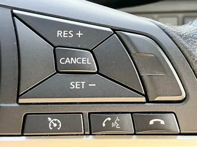 日産 セレナ e－パワー ハイウェイスター V 茨城県 2020(令2)年 5.5万km ダイヤモンドブラック エンジンスタートボタン/ワンオーナー/パワーステアリング/パワーウィンドウ/アイドリングストップ/スマートキー/Wオートエアコン/クルーズコントロール/純正後席用モニター/USB入力端子/ETC/全方位カメラ/純正ナビ（CD/DVD/BT/フルセグ）/三列シート/純正ドライブレコーダー/ウォークスルー/フロアマット/両側パワースライドドア/純正アルミホイール/ABS/横滑り防止装置/コーナーセンサー前後/オートライト/LEDヘッドライト/W＋サイドエアバック/衝突軽減システム/BSM