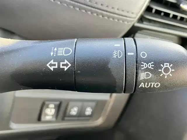 日産 セレナ e－パワー ハイウェイスター V 茨城県 2020(令2)年 5.5万km ダイヤモンドブラック エンジンスタートボタン/ワンオーナー/パワーステアリング/パワーウィンドウ/アイドリングストップ/スマートキー/Wオートエアコン/クルーズコントロール/純正後席用モニター/USB入力端子/ETC/全方位カメラ/純正ナビ（CD/DVD/BT/フルセグ）/三列シート/純正ドライブレコーダー/ウォークスルー/フロアマット/両側パワースライドドア/純正アルミホイール/ABS/横滑り防止装置/コーナーセンサー前後/オートライト/LEDヘッドライト/W＋サイドエアバック/衝突軽減システム/BSM