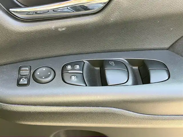 日産 セレナ e－パワー ハイウェイスター V 茨城県 2020(令2)年 5.5万km ダイヤモンドブラック エンジンスタートボタン/ワンオーナー/パワーステアリング/パワーウィンドウ/アイドリングストップ/スマートキー/Wオートエアコン/クルーズコントロール/純正後席用モニター/USB入力端子/ETC/全方位カメラ/純正ナビ（CD/DVD/BT/フルセグ）/三列シート/純正ドライブレコーダー/ウォークスルー/フロアマット/両側パワースライドドア/純正アルミホイール/ABS/横滑り防止装置/コーナーセンサー前後/オートライト/LEDヘッドライト/W＋サイドエアバック/衝突軽減システム/BSM