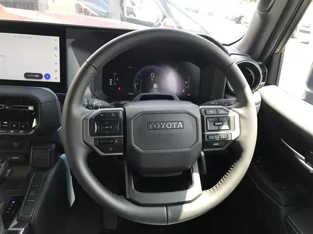 トヨタ ランドクルーザー ２５０ VX 富山県 2024(令6)年 1.7万km プラチナホワイトパールマイカ 4WD/サンルーフ/純正ディスプレイオーディオ/フルセグTV/Bluetooth/全周囲カメラ/デジタルインナーミラー/トヨタチームメイト/プリクラッシュセーフティ/クリアランスソナー/レーンキープアシスト/ブラインドスポットモニター/レーダークルーズコントロール/レザーシート/パワーシート/シートヒーター／エアシート/プッシュスタート/スマートキー/ETC2.0