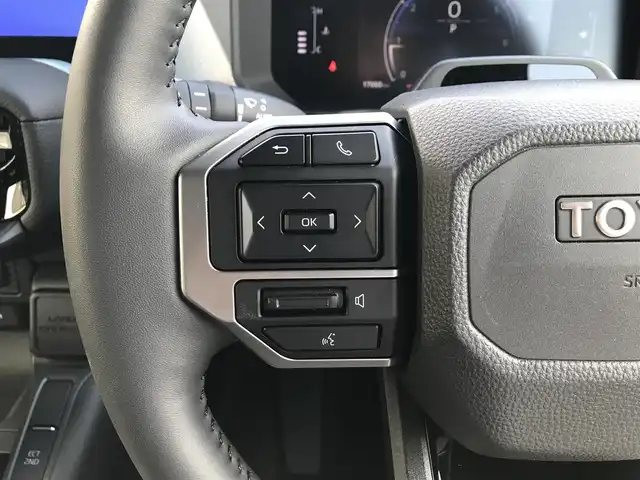 トヨタ ランドクルーザー ２５０ VX 富山県 2024(令6)年 1.7万km プラチナホワイトパールマイカ 4WD/サンルーフ/純正ディスプレイオーディオ/フルセグTV/Bluetooth/全周囲カメラ/デジタルインナーミラー/トヨタチームメイト/プリクラッシュセーフティ/クリアランスソナー/レーンキープアシスト/ブラインドスポットモニター/レーダークルーズコントロール/レザーシート/パワーシート/シートヒーター／エアシート/プッシュスタート/スマートキー/ETC2.0