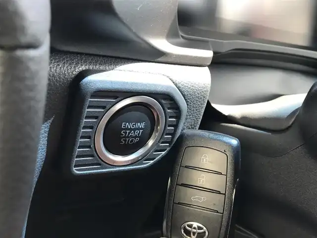 トヨタ ランドクルーザー ２５０ VX 富山県 2024(令6)年 1.7万km プラチナホワイトパールマイカ 4WD/サンルーフ/純正ディスプレイオーディオ/フルセグTV/Bluetooth/全周囲カメラ/デジタルインナーミラー/トヨタチームメイト/プリクラッシュセーフティ/クリアランスソナー/レーンキープアシスト/ブラインドスポットモニター/レーダークルーズコントロール/レザーシート/パワーシート/シートヒーター／エアシート/プッシュスタート/スマートキー/ETC2.0