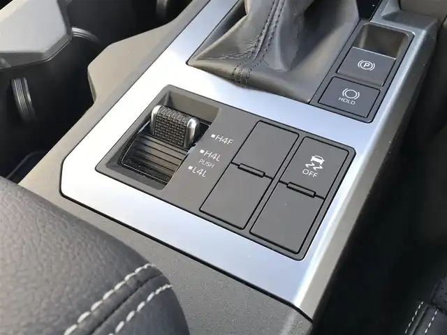 トヨタ ランドクルーザー ２５０ VX 富山県 2024(令6)年 1.7万km プラチナホワイトパールマイカ 4WD/サンルーフ/純正ディスプレイオーディオ/フルセグTV/Bluetooth/全周囲カメラ/デジタルインナーミラー/トヨタチームメイト/プリクラッシュセーフティ/クリアランスソナー/レーンキープアシスト/ブラインドスポットモニター/レーダークルーズコントロール/レザーシート/パワーシート/シートヒーター／エアシート/プッシュスタート/スマートキー/ETC2.0