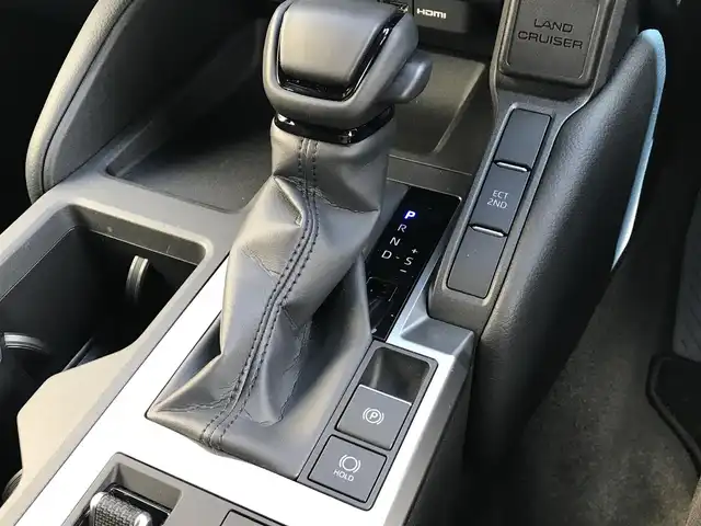 トヨタ ランドクルーザー ２５０ VX 富山県 2024(令6)年 1.7万km プラチナホワイトパールマイカ 4WD/サンルーフ/純正ディスプレイオーディオ/フルセグTV/Bluetooth/全周囲カメラ/デジタルインナーミラー/トヨタチームメイト/プリクラッシュセーフティ/クリアランスソナー/レーンキープアシスト/ブラインドスポットモニター/レーダークルーズコントロール/レザーシート/パワーシート/シートヒーター／エアシート/プッシュスタート/スマートキー/ETC2.0