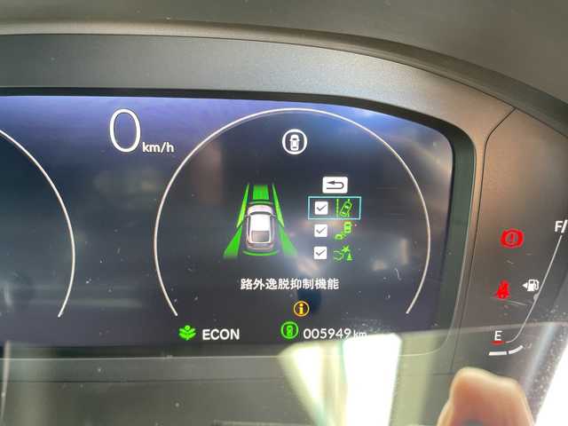 ホンダ シビック RS 愛知県 2025(令7)年 0.6万km プラチナホワイトパール 6速マニュアル車/純正SDナビ/フルセグテレビ/バックカメラ/ハーフレザーシート/前席シートヒーター/衝突軽減ブレーキ/レーダークルーズコントロール/DRIVE MODE/ビルトインETC2.0/置くだけ充電/ドライブレコーダー/LEDヘッドライト/無限フロアマット/前席パワーシート/BSM/純正アルミホイール/社外レーダー/プッシュスタート/ワンオーナー/スマートキー