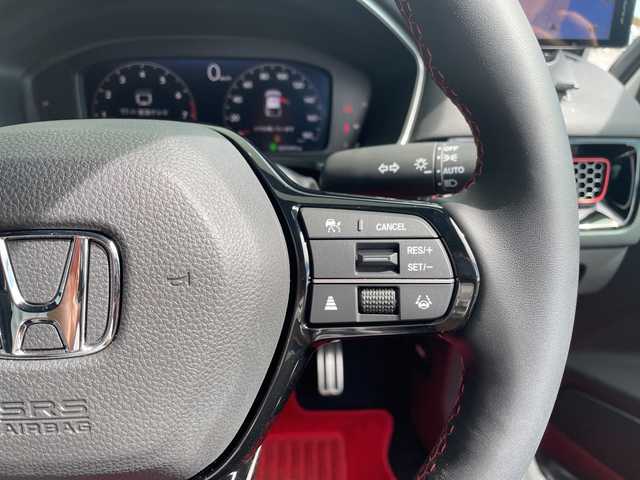 ホンダ シビック RS 愛知県 2025(令7)年 0.6万km プラチナホワイトパール 6速マニュアル車/純正SDナビ/フルセグテレビ/バックカメラ/ハーフレザーシート/前席シートヒーター/衝突軽減ブレーキ/レーダークルーズコントロール/DRIVE MODE/ビルトインETC2.0/置くだけ充電/ドライブレコーダー/LEDヘッドライト/無限フロアマット/前席パワーシート/BSM/純正アルミホイール/社外レーダー/プッシュスタート/ワンオーナー/スマートキー