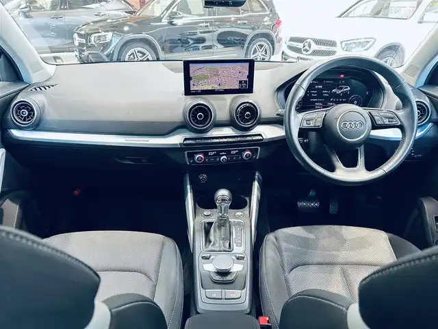 アウディ Ｑ２ ハッシュタグ コントラストスタイリング 大阪府 2020(令2)年 1.7万km 青 限定375台/ACC/バーチャルコックピット/シートヒーター/純正ナビ/TV/バックカメラ/純正18インチAW/LEDヘッドライト/電動リアゲート/クリアランスソナー/ETC/ドラレコ/サイドアシスト