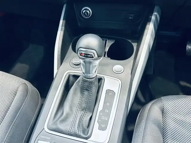 アウディ Ｑ２ ハッシュタグ コントラストスタイリング 大阪府 2020(令2)年 1.7万km 青 限定375台/ACC/バーチャルコックピット/シートヒーター/純正ナビ/TV/バックカメラ/純正18インチAW/LEDヘッドライト/電動リアゲート/クリアランスソナー/ETC/ドラレコ/サイドアシスト