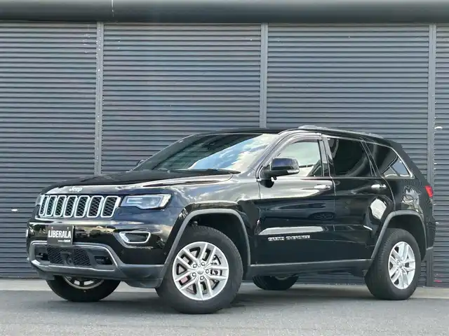 クライスラー・ジープ ジープ グランドチェロキー LTD 茨城県 2018(平30)年 3万km ダイヤモンドブラッククリスタル 後期型 /衝突軽減B /ACC /黒革 /シートヒーター/シートエアコン /パワーシート /パワーテールゲート /LKA /BSM /ナビ /12セグ /BT /USB /F/S/Bカメラ /パークセンス /ステアリングヒーター /ETC2.0 /キセノン /スマートビーム /ミラー型ドラレコ/禁煙車