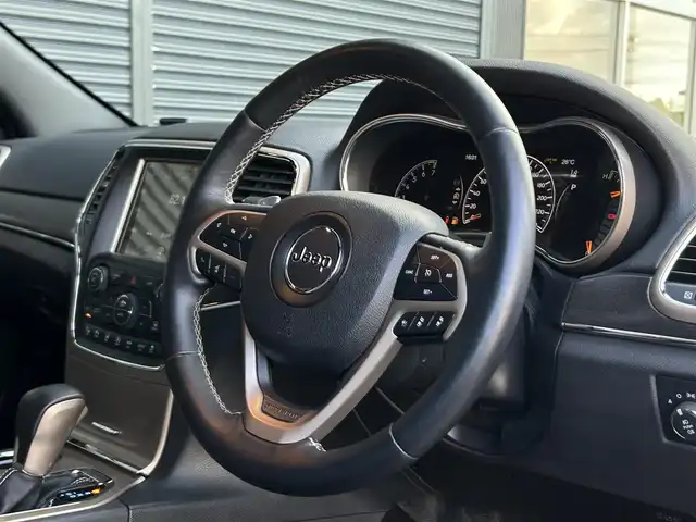 クライスラー・ジープ ジープ グランドチェロキー LTD 茨城県 2018(平30)年 3万km ダイヤモンドブラッククリスタル 後期型 /衝突軽減B /ACC /黒革 /シートヒーター/シートエアコン /パワーシート /パワーテールゲート /LKA /BSM /ナビ /12セグ /BT /USB /F/S/Bカメラ /パークセンス /ステアリングヒーター /ETC2.0 /キセノン /スマートビーム /ミラー型ドラレコ/禁煙車