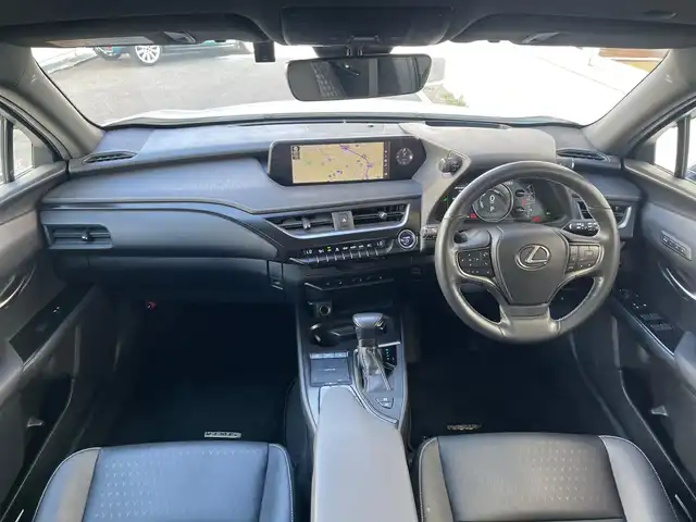 レクサス ＵＸ 250h バージョンC 山梨県 2019(令1)年 3.6万km ソニッククォーツ 三眼ＬＥＤヘッド/アダプティブハイビーム/レーダークルーズ/ＬＫＡ/ＢＳＡ/黒革（Ｌｔａｘ）/前席シートヒーター　/ハンドルヒーター　/純正メモリナビ　/フルセグ　/全方位カメラ（パノラマビュー）/シートメモリ　/純正１７インチアルミ