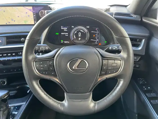 レクサス ＵＸ 250h バージョンC 山梨県 2019(令1)年 3.6万km ソニッククォーツ 三眼ＬＥＤヘッド/アダプティブハイビーム/レーダークルーズ/ＬＫＡ/ＢＳＡ/黒革（Ｌｔａｘ）/前席シートヒーター　/ハンドルヒーター　/純正メモリナビ　/フルセグ　/全方位カメラ（パノラマビュー）/シートメモリ　/純正１７インチアルミ