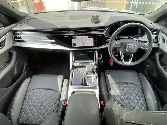 アウディ アウディ Ｑ８ 55TFSIクワトロ Sライン 新潟県 2022(令4)年 2.2万km ミトスブラックメタリック ワンオーナー/４WD/メモリナビ/フルセグテレビ/バックカメラ/アラウンドビュー/ウィンカーミラー/クルーズコントロール/プッシュスタート/イージークローザー/パワーバックドア/運転席助手席電動シート/運転席シートメモリー/前席シートヒータークーラー/前後ドライブレコーダー/ブレーキホールド/電動パーキングブレーキ/BANG＆OLUFSENスピーカー/後席エアコン/純正フロアマット