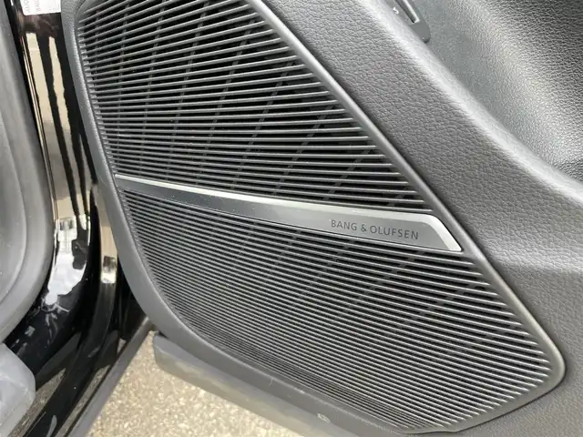 アウディ アウディ Ｑ８ 55TFSIクワトロ Sライン 新潟県 2022(令4)年 2.2万km ミトスブラックメタリック ワンオーナー/４WD/メモリナビ/フルセグテレビ/バックカメラ/アラウンドビュー/ウィンカーミラー/クルーズコントロール/プッシュスタート/イージークローザー/パワーバックドア/運転席助手席電動シート/運転席シートメモリー/前席シートヒータークーラー/前後ドライブレコーダー/ブレーキホールド/電動パーキングブレーキ/BANG＆OLUFSENスピーカー/後席エアコン/純正フロアマット