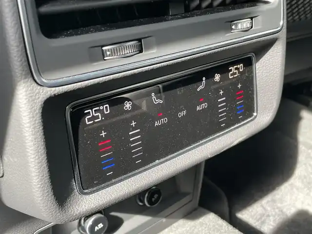 アウディ アウディ Ｑ８ 55TFSIクワトロ Sライン 新潟県 2022(令4)年 2.2万km ミトスブラックメタリック ワンオーナー/４WD/メモリナビ/フルセグテレビ/バックカメラ/アラウンドビュー/ウィンカーミラー/クルーズコントロール/プッシュスタート/イージークローザー/パワーバックドア/運転席助手席電動シート/運転席シートメモリー/前席シートヒータークーラー/前後ドライブレコーダー/ブレーキホールド/電動パーキングブレーキ/BANG＆OLUFSENスピーカー/後席エアコン/純正フロアマット