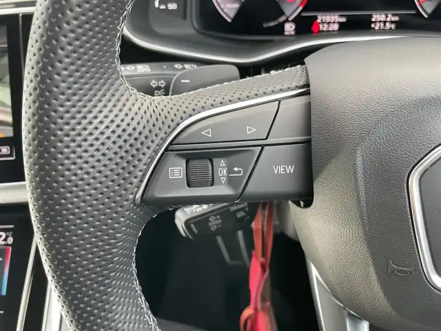 アウディ アウディ Ｑ８ 55TFSIクワトロ Sライン 新潟県 2022(令4)年 2.2万km ミトスブラックメタリック ワンオーナー/４WD/メモリナビ/フルセグテレビ/バックカメラ/アラウンドビュー/ウィンカーミラー/クルーズコントロール/プッシュスタート/イージークローザー/パワーバックドア/運転席助手席電動シート/運転席シートメモリー/前席シートヒータークーラー/前後ドライブレコーダー/ブレーキホールド/電動パーキングブレーキ/BANG＆OLUFSENスピーカー/後席エアコン/純正フロアマット