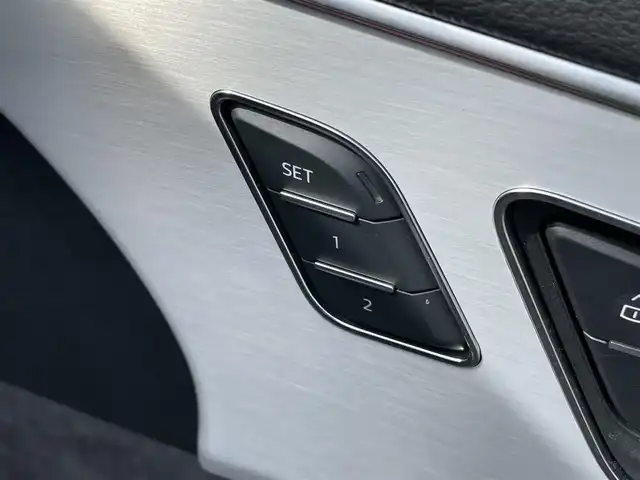 アウディ アウディ Ｑ８ 55TFSIクワトロ Sライン 新潟県 2022(令4)年 2.2万km ミトスブラックメタリック ワンオーナー/４WD/メモリナビ/フルセグテレビ/バックカメラ/アラウンドビュー/ウィンカーミラー/クルーズコントロール/プッシュスタート/イージークローザー/パワーバックドア/運転席助手席電動シート/運転席シートメモリー/前席シートヒータークーラー/前後ドライブレコーダー/ブレーキホールド/電動パーキングブレーキ/BANG＆OLUFSENスピーカー/後席エアコン/純正フロアマット