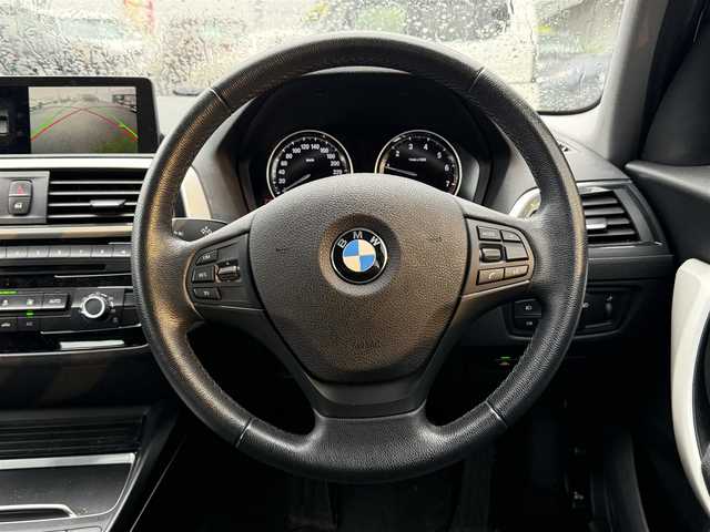 ＢＭＷ １１８ｉ スタイル 千葉県 2017(平29)年 6.7万km サファイアブラックP 衝突軽減ブレーキ/ターボ/純正８インチＨＤＤナビ/バックカメラ/ＣＤ/ＤＶＤ/Ｂｌｕｅｔｏｏｔｈ/クルーズコントロール/コーナーセンサー/ＬＥＤヘッドライト/オートライト/純正１６インチＡＷ