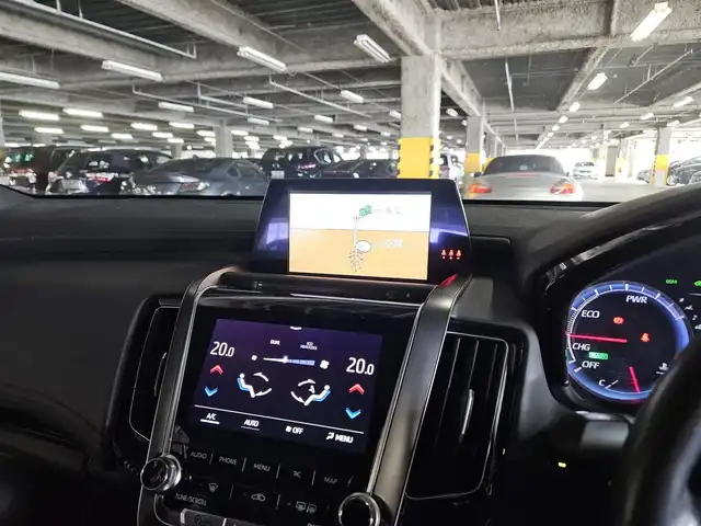 トヨタ クラウン ハイブリッド S スポーツスタイル 宮崎県 2020(令2)年 6.9万km ホワイトパールクリスタルシャイン 〇ワンオーナー/〇TコネクトSDナビゲーションシステム(8インチ)/〇フルセグTV/〇バックカメラ/〇ETC2.0/〇純正ドライブレコーダー/〇レーダークルーズコントロール/〇コーナーセンサー/〇セーフティセンス/〇ブラインドスポットモニター/〇オートマチックハイビーム/〇左右独立温度調整オートエアコン/〇革巻きステアリングホイール/〇黒レザーシート/〇パドルシフト/ステアリングヒーター/〇パワーシー/シートヒーター/〇純正18インチアルミホイール/〇スマートエントリー/スタートシステム/〇AC100V/〇禁煙車