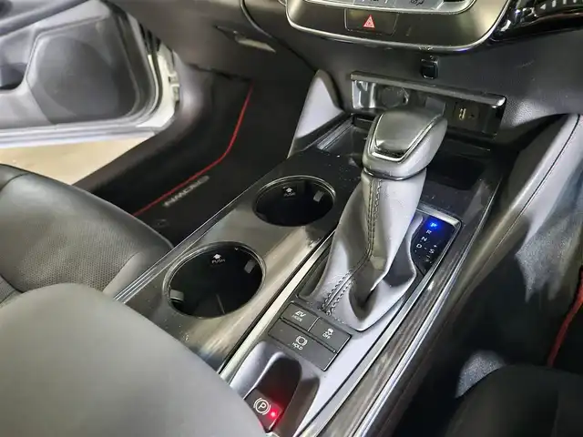 トヨタ クラウン ハイブリッド S スポーツスタイル 宮崎県 2020(令2)年 6.9万km ホワイトパールクリスタルシャイン 〇ワンオーナー/〇TコネクトSDナビゲーションシステム(8インチ)/〇フルセグTV/〇バックカメラ/〇ETC2.0/〇純正ドライブレコーダー/〇レーダークルーズコントロール/〇コーナーセンサー/〇セーフティセンス/〇ブラインドスポットモニター/〇オートマチックハイビーム/〇左右独立温度調整オートエアコン/〇革巻きステアリングホイール/〇黒レザーシート/〇パドルシフト/ステアリングヒーター/〇パワーシー/シートヒーター/〇純正18インチアルミホイール/〇スマートエントリー/スタートシステム/〇AC100V/〇禁煙車