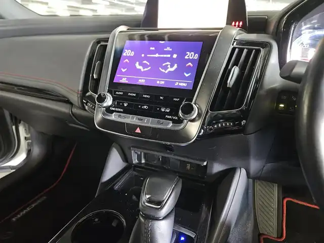 トヨタ クラウン ハイブリッド S スポーツスタイル 宮崎県 2020(令2)年 6.9万km ホワイトパールクリスタルシャイン 〇ワンオーナー/〇TコネクトSDナビゲーションシステム(8インチ)/〇フルセグTV/〇バックカメラ/〇ETC2.0/〇純正ドライブレコーダー/〇レーダークルーズコントロール/〇コーナーセンサー/〇セーフティセンス/〇ブラインドスポットモニター/〇オートマチックハイビーム/〇左右独立温度調整オートエアコン/〇革巻きステアリングホイール/〇黒レザーシート/〇パドルシフト/ステアリングヒーター/〇パワーシー/シートヒーター/〇純正18インチアルミホイール/〇スマートエントリー/スタートシステム/〇AC100V/〇禁煙車