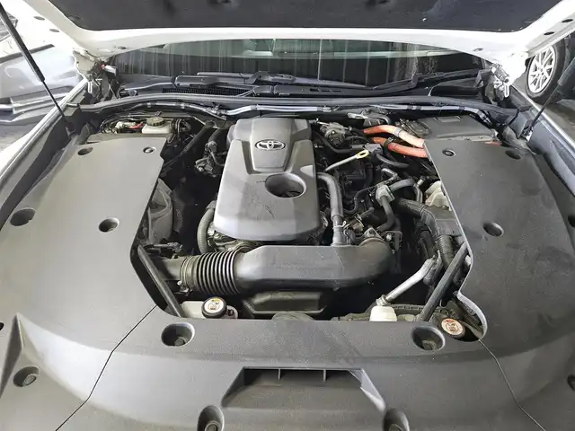 トヨタ クラウン ハイブリッド S スポーツスタイル 宮崎県 2020(令2)年 6.9万km ホワイトパールクリスタルシャイン 〇ワンオーナー/〇TコネクトSDナビゲーションシステム(8インチ)/〇フルセグTV/〇バックカメラ/〇ETC2.0/〇純正ドライブレコーダー/〇レーダークルーズコントロール/〇コーナーセンサー/〇セーフティセンス/〇ブラインドスポットモニター/〇オートマチックハイビーム/〇左右独立温度調整オートエアコン/〇革巻きステアリングホイール/〇黒レザーシート/〇パドルシフト/ステアリングヒーター/〇パワーシー/シートヒーター/〇純正18インチアルミホイール/〇スマートエントリー/スタートシステム/〇AC100V/〇禁煙車