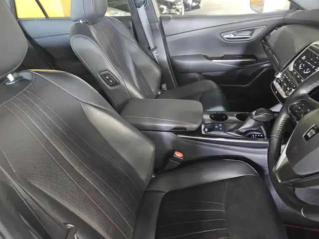 トヨタ クラウン ハイブリッド S スポーツスタイル 宮崎県 2020(令2)年 6.9万km ホワイトパールクリスタルシャイン 〇ワンオーナー/〇TコネクトSDナビゲーションシステム(8インチ)/〇フルセグTV/〇バックカメラ/〇ETC2.0/〇純正ドライブレコーダー/〇レーダークルーズコントロール/〇コーナーセンサー/〇セーフティセンス/〇ブラインドスポットモニター/〇オートマチックハイビーム/〇左右独立温度調整オートエアコン/〇革巻きステアリングホイール/〇黒レザーシート/〇パドルシフト/ステアリングヒーター/〇パワーシー/シートヒーター/〇純正18インチアルミホイール/〇スマートエントリー/スタートシステム/〇AC100V/〇禁煙車