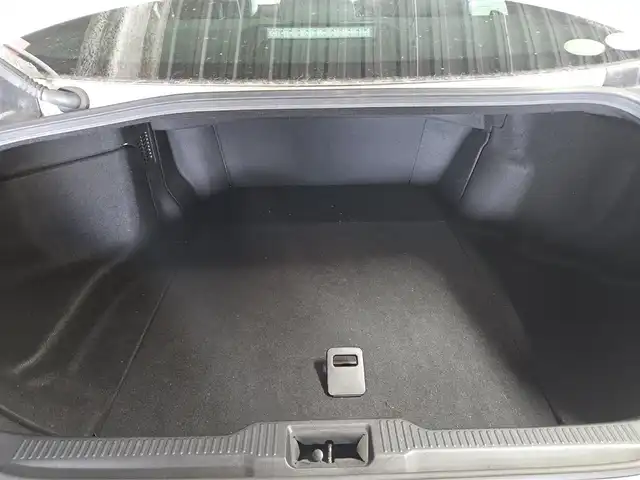 トヨタ クラウン ハイブリッド S スポーツスタイル 宮崎県 2020(令2)年 6.9万km ホワイトパールクリスタルシャイン 〇ワンオーナー/〇TコネクトSDナビゲーションシステム(8インチ)/〇フルセグTV/〇バックカメラ/〇ETC2.0/〇純正ドライブレコーダー/〇レーダークルーズコントロール/〇コーナーセンサー/〇セーフティセンス/〇ブラインドスポットモニター/〇オートマチックハイビーム/〇左右独立温度調整オートエアコン/〇革巻きステアリングホイール/〇黒レザーシート/〇パドルシフト/ステアリングヒーター/〇パワーシー/シートヒーター/〇純正18インチアルミホイール/〇スマートエントリー/スタートシステム/〇AC100V/〇禁煙車