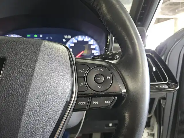 トヨタ クラウン ハイブリッド S スポーツスタイル 宮崎県 2020(令2)年 6.9万km ホワイトパールクリスタルシャイン 〇ワンオーナー/〇TコネクトSDナビゲーションシステム(8インチ)/〇フルセグTV/〇バックカメラ/〇ETC2.0/〇純正ドライブレコーダー/〇レーダークルーズコントロール/〇コーナーセンサー/〇セーフティセンス/〇ブラインドスポットモニター/〇オートマチックハイビーム/〇左右独立温度調整オートエアコン/〇革巻きステアリングホイール/〇黒レザーシート/〇パドルシフト/ステアリングヒーター/〇パワーシー/シートヒーター/〇純正18インチアルミホイール/〇スマートエントリー/スタートシステム/〇AC100V/〇禁煙車