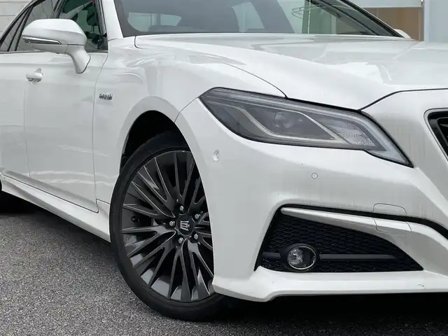 トヨタ クラウン ハイブリッド S スポーツスタイル 宮崎県 2020(令2)年 6.9万km ホワイトパールクリスタルシャイン 〇ワンオーナー/〇TコネクトSDナビゲーションシステム(8インチ)/〇フルセグTV/〇バックカメラ/〇ETC2.0/〇純正ドライブレコーダー/〇レーダークルーズコントロール/〇コーナーセンサー/〇セーフティセンス/〇ブラインドスポットモニター/〇オートマチックハイビーム/〇左右独立温度調整オートエアコン/〇革巻きステアリングホイール/〇黒レザーシート/〇パドルシフト/ステアリングヒーター/〇パワーシー/シートヒーター/〇純正18インチアルミホイール/〇スマートエントリー/スタートシステム/〇AC100V/〇禁煙車