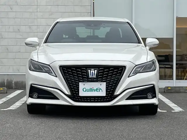 トヨタ クラウン ハイブリッド S スポーツスタイル 宮崎県 2020(令2)年 6.9万km ホワイトパールクリスタルシャイン 〇ワンオーナー/〇TコネクトSDナビゲーションシステム(8インチ)/〇フルセグTV/〇バックカメラ/〇ETC2.0/〇純正ドライブレコーダー/〇レーダークルーズコントロール/〇コーナーセンサー/〇セーフティセンス/〇ブラインドスポットモニター/〇オートマチックハイビーム/〇左右独立温度調整オートエアコン/〇革巻きステアリングホイール/〇黒レザーシート/〇パドルシフト/ステアリングヒーター/〇パワーシー/シートヒーター/〇純正18インチアルミホイール/〇スマートエントリー/スタートシステム/〇AC100V/〇禁煙車