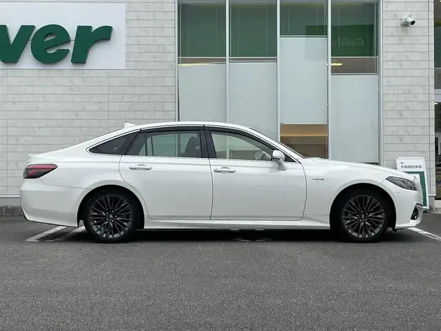 トヨタ クラウン ハイブリッド S スポーツスタイル 宮崎県 2020(令2)年 6.9万km ホワイトパールクリスタルシャイン 〇ワンオーナー/〇TコネクトSDナビゲーションシステム(8インチ)/〇フルセグTV/〇バックカメラ/〇ETC2.0/〇純正ドライブレコーダー/〇レーダークルーズコントロール/〇コーナーセンサー/〇セーフティセンス/〇ブラインドスポットモニター/〇オートマチックハイビーム/〇左右独立温度調整オートエアコン/〇革巻きステアリングホイール/〇黒レザーシート/〇パドルシフト/ステアリングヒーター/〇パワーシー/シートヒーター/〇純正18インチアルミホイール/〇スマートエントリー/スタートシステム/〇AC100V/〇禁煙車