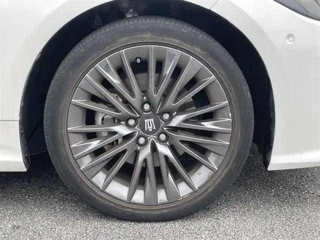 トヨタ クラウン ハイブリッド S スポーツスタイル 宮崎県 2020(令2)年 6.9万km ホワイトパールクリスタルシャイン 〇ワンオーナー/〇TコネクトSDナビゲーションシステム(8インチ)/〇フルセグTV/〇バックカメラ/〇ETC2.0/〇純正ドライブレコーダー/〇レーダークルーズコントロール/〇コーナーセンサー/〇セーフティセンス/〇ブラインドスポットモニター/〇オートマチックハイビーム/〇左右独立温度調整オートエアコン/〇革巻きステアリングホイール/〇黒レザーシート/〇パドルシフト/ステアリングヒーター/〇パワーシー/シートヒーター/〇純正18インチアルミホイール/〇スマートエントリー/スタートシステム/〇AC100V/〇禁煙車