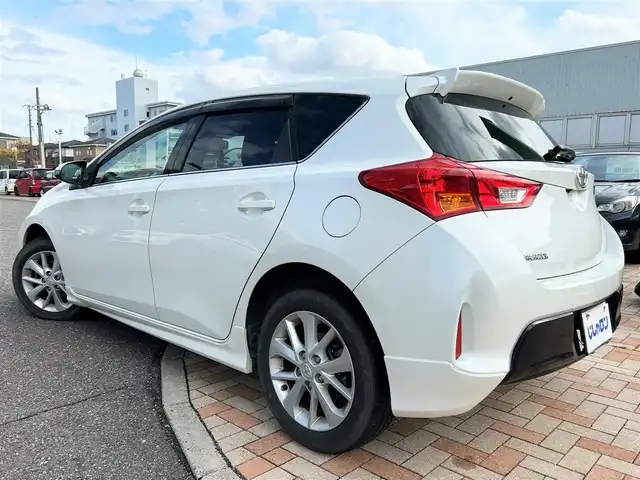 トヨタ オーリス 150X Sパッケージ 新潟県 2013(平25)年 9.8万km ホワイトパールクリスタルシャイン (株)IDOMが運営する【じしゃロン新潟店】の自社ローン専用車両になります。/こちらは現金またはオートローンご利用時の価格です。自社ローンご希望の方は別途その旨お申付け下さい/プッシュスタート/スマートキー/４WD/MTモード付AT/純正ナビ/Bluetooth接続可能/CD、DVD、AM、FM視聴可能/ワンセグテレビ（走行時可能）/バックカメラ/ドライブレコーダー前後/ETC/本革巻きステアリング/純正AW/ウインカーミラー/キセノンヘッドランプ/モデリスタスポイラー/スタッドレスタイヤAW付（車内）