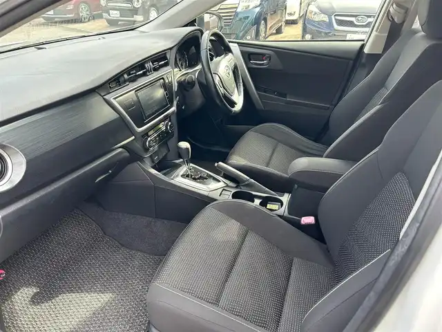 トヨタ オーリス 150X Sパッケージ 新潟県 2013(平25)年 9.8万km ホワイトパールクリスタルシャイン (株)IDOMが運営する【じしゃロン新潟店】の自社ローン専用車両になります。/こちらは現金またはオートローンご利用時の価格です。自社ローンご希望の方は別途その旨お申付け下さい/プッシュスタート/スマートキー/４WD/MTモード付AT/純正ナビ/Bluetooth接続可能/CD、DVD、AM、FM視聴可能/ワンセグテレビ（走行時可能）/バックカメラ/ドライブレコーダー前後/ETC/本革巻きステアリング/純正AW/ウインカーミラー/キセノンヘッドランプ/モデリスタスポイラー/スタッドレスタイヤAW付（車内）