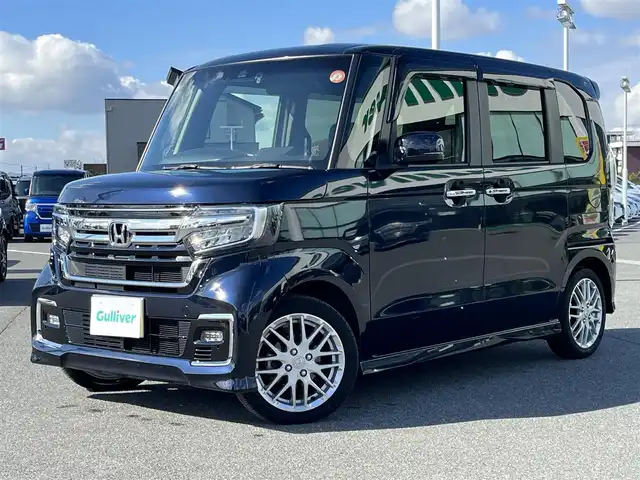 ホンダ Ｎ ＢＯＸ カスタム L ターボ 奈良県 2021(令3)年 1.8万km ミッドナイトブルービームM 純正8インチナビ(VXU-217NBi)/（フルセグ/BT/CD/DVD)/レーダークルーズコントロール/バックカメラ/パドルシフト/後方コーナーセンサー/衝突軽減システム/レーンキープアシスト/両側パワースライドドア/ハーフレザーシート/前席シートヒーター/後席サンシェード/前後ドライブレコーダー/ETC/LEDヘッドライト/純正15インチAW/保証書/取り扱い説明書