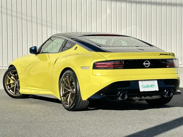 日産 フェアレディ Ｚ プロトスペック 群馬県 2022(令4)年 0.9万km 黄 ワンオーナー/セーフティアシスト/・車線逸脱警報/・ふらつき防止/・エマージェンシーブレーキ/・ブラインドスポットモニター/・前方衝突防止支援/・後退時車両検知機能/HKS車高調/HKSマフラー/専用イエローキャリパー/純正メモリナビ/ （AM FM フルセグ USB Bluetooth AppleCarplay）/バックカメラ/3蓮メーター/ビルトインETC2.0/LEDヘッドライト/オートライト/BOSEサウンド/純正ドライブレコーダー（前方録画）/ハーフレザーシート/シートヒーター/ステアリングスイッチ/純正アルミスポーツペダル/純正空気圧測定機能
