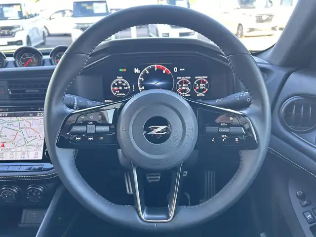 日産 フェアレディ Ｚ プロトスペック 群馬県 2022(令4)年 0.9万km 黄 ワンオーナー/セーフティアシスト/・車線逸脱警報/・ふらつき防止/・エマージェンシーブレーキ/・ブラインドスポットモニター/・前方衝突防止支援/・後退時車両検知機能/HKS車高調/HKSマフラー/専用イエローキャリパー/純正メモリナビ/ （AM FM フルセグ USB Bluetooth AppleCarplay）/バックカメラ/3蓮メーター/ビルトインETC2.0/LEDヘッドライト/オートライト/BOSEサウンド/純正ドライブレコーダー（前方録画）/ハーフレザーシート/シートヒーター/ステアリングスイッチ/純正アルミスポーツペダル/純正空気圧測定機能